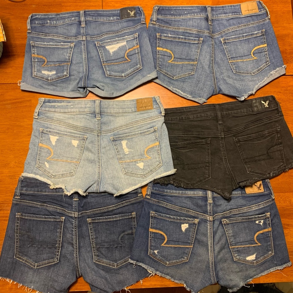 WOMANS AE SIZE 4 SHORTS